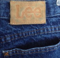 Одни америкосовые а другие англицкие. И те и те хороши, но Levi.S  всё равно лучше.