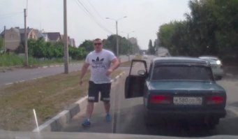 Люди - женщины даже в местах лишения остаются людьми, женщинами хрупкими и милыми. А что на улицах на свободе? Поворотник забыл включить так столько проклятий.