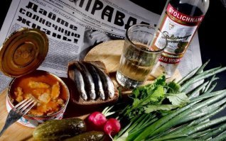 Я наверно не один, кто зашел из-за обильного слюновыделения, вызванного заглавным фото. В нем прекрасно все, даже заголовок газеты. А финальное фото прямо таки заставляет рюмочку налить