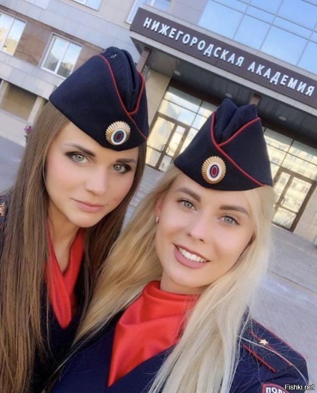 Такие полицейские мне нравятся больше.