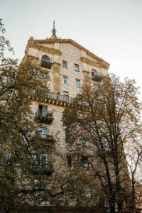 А он точно фотограф? Почти все фото завалены, хоть бы уже поправили в Фотошопе. Шел, поднял голову - бах щёлкнул, пи%здатый фотограф.