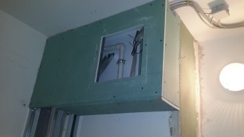 Ничего особенного вообще

Компенсатор теплового расширения полипропиленовых труб. И это хорошо, когда берут заводской компенсатор. У меня сделали сами и вот такую порнуху. Пришлось короба изобретать