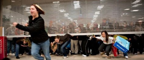 Рождественская распродажа в США превратилась в массовую драку.