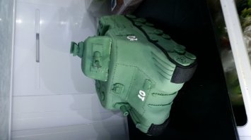 Тортик нашему младшему.