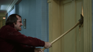 Не скажу что часто терял ключи от квартиры, но два случая остались в памяти. 
В первый раз обращался к соседу, чтобы тот топор одолжил. Дверь "ущербная" деревянная давно еще была и в итоге вырубал вдоль дверного замка (запасался дровами на зиму :))
Во второй раз обстановка уже другая - помещение маленькое тамбурное на три квартиры, дверь уже не "ущербная", но "дебильная" с автоматическим закрыванием замка. Раза с 20-30 выбил ногой вместе с косяком к куям (но самое невероятное то, что в квартире спал сын в кроватке).
Мораль всей басни такова: деревянная дверь не препятствие и второе: выкидывайте на хер автозакрывающиеся дверные замки