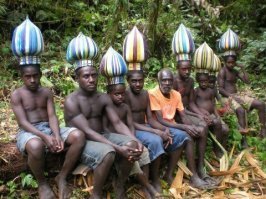 Да уж, недалеко ушли от папуасов Новой Гвинеи :