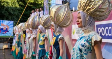 Да уж, недалеко ушли от папуасов Новой Гвинеи :