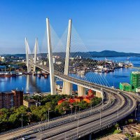 Золотой и Русский мосты где?