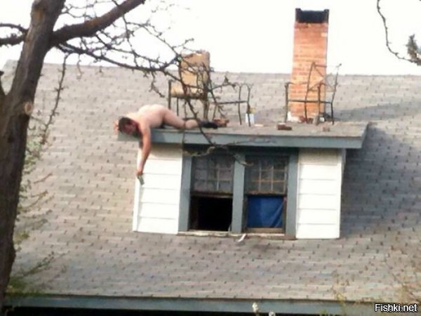 BRAZZERS помогает ему удерживаться на скате крыше без каких либо приспособлений!