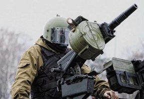 ОТВЕТ: немецкому спецназу разноцветные трубки нужны, чтобы противнику было бы удобно целиться из любого АГС