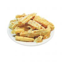 Соя бывает вкусной. Во-первых, есть даже салат под названием "соевое мясо", маринованные куски сои с кучей всего острого, заходит на ура, как закусь вообще отлично. Во-вторых, известная всем маринованная "спаржа", которая на самом деле является соевыми плёнками.