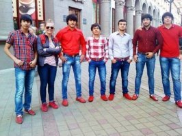 Почему не эволюционируют? Очень даже эволюционируют. Сегодня они живут в квартирах с электричством, водопроводом и газом, ездят на автомобилях. Знают, что такое Уголовный Кодекс. А ведь еще 1,5 века назад они жили у себя в горах, в каменных хижинах, отапливались дровами и занимались разбоем, набегами и грабежами. Ездили на ишаках, срали в кустах и подтирались камнями. Прогресс то налицо.