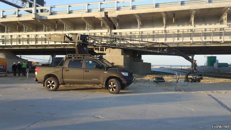 Вот этими машинами снимали открытие Крымского моста в мае.