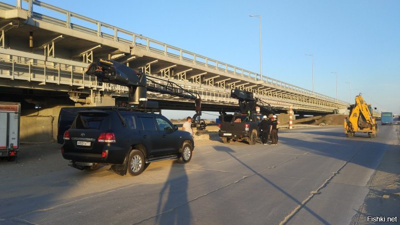 Вот этими машинами снимали открытие Крымского моста в мае.