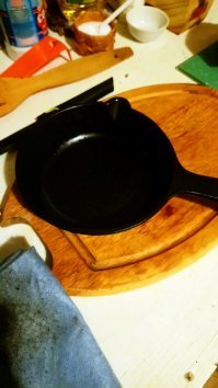 молодцы... я тоже люблю в правильную стезю руки приложить... вот реанимация чугунной сковородки, лежала на балконе больше 20 лет