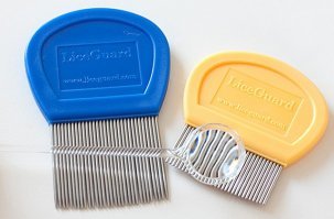 1.Рекламу средств от педикулеза традиционно начинают крутить к началу учебного года. Тут ничего удивительного.
2.Большинство средств от вшей, которые можно применять на детях, малотоксичны и убивают только живых насекомых, а потом вам надо взять вот такой гребень,как на фото, и утомительно вычесывать гнид.Иначе, через 2-3 недели, пойдет вторая волна.
Мало, кто это знает и борется со вшами по науке. Вот и придумывают всякую заговорщическую чушь.