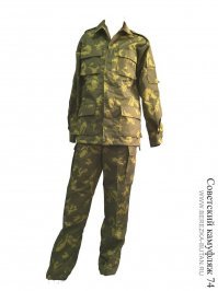 В форме такого образца начинал службу. Закончил в "афганке", она же иногда "песочка" или "песчанка" (фото 1). Под дембель раздобыл себе камуфлированный вариант для погранвойск (фото 2), в нем домой и поехал, не стал заморочиваться с дембельской парадкой, не видел в этом смысла. 

Кстати, брюки для формы образца 1969 г. назывались вовсе не галифе, а бриджи. Зверски неудобные были. У нас, кстати, котировалась вовсе не стекляшка, а обычная х\б. Стекляшка называлась так потому, что была из полусинтетической ткани (с лавсаном) и из-за этого была не матовой, а со "стеклянным" отблеском. Летом в жару ее проклинали самыми страшными словами, очень уж в ней было жарко.

Стекляшка, кстати, была двух разных оттенков хаки: "зеленая" и "коричневая". Зеленая ценилась выше коричневой, поскольку цвет был приятнее глазу.

Замена старого обмундирования на "афганку" абсолютно всеми была воспринята позитивно. Очень уж архаично выглядела прежняя х\б, китель еще так-сяк, а в штанах такого образца еще прадеды в Первую мировую ходили.