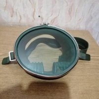 В детстве нырял с маской и нашёл такую же как у меня,только синюю.