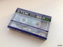 Дороже всего ценились Metal, Type IV.
Сама пленка была не коричневого, а черного цвета.
Но в наших магазинах я ее тогда не видел, привозная была.