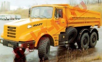 Близнец из Минска. Камаз отличается своей дверью и фарами в крыльях.