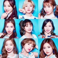 Прочитали статью и думаете, что теперь сможете различать? В этой группе 5 кореянок, 3 японки и 1 китаянка, попробуйте угадать, кто есть кто.