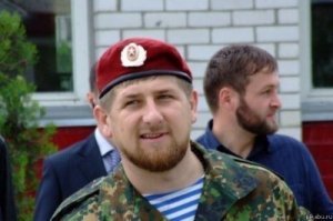 Как-то даже мне стыдно перед всем парнями кто честно заработал свой краповый берет, за то что из рук властей, этот отличительный знак элиты силовых структур - выдают всякой падали за просто так.