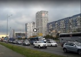 Какая-то очень однобокая подборочка красивых картинок. Летом, туристический центр и Лавра. Реально город, как бы, мягко говоря не такой в жизни.