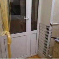 И судя по окнам (на дальнем плане)  - на лоджии тоже тепло...