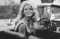 Мне кажется, или она косая?