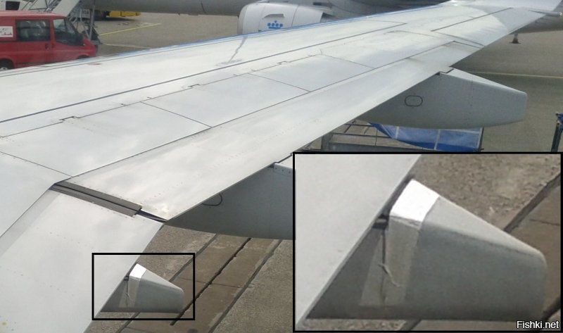 Ни чего смешного и грустного. Специальная лента "Speed Tape", которая используется в авиации для временного ремонта не критичных повреждений.