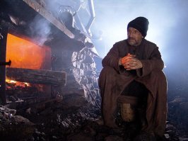 ну я бы вяло поспорил, поскольку есть фильмы, которые постсоветские и которые мне понравились. 
Сирота Казанская - смотрю каждый новый год
Движение Вверх - да, чуток китчевый, но очень даже не плохо. 
Легенда №17 - мои девочки рождённные после 2000 года ппосмотрели со мной вместе и потом мы вместе смотрели весь тот самый МАТЧ о котором был фильм. Море эмоций. 
Свидетели - да его никто не знает, я сам посмотрел случайно. но мне понравился этот фильм из трёх историй. Годное несовременное кино. 
Ну и конечно БРАТ/БРАТ2. - Вам не нравится этот фильм??? ну, что я могу сказать...
Монах и Бес - чертовски милый сюрреализм. С отличными актёрами, идеей и воплощением. 
и ОСТРОВ. - не можете найти фильм советского периода, который может перевернуть Вашу жизнь? - тогда я зря писал этот пост