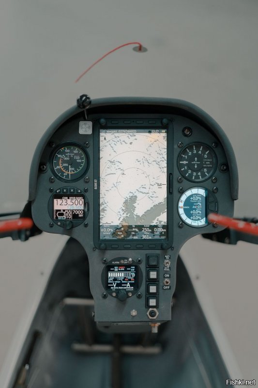 ты совсем дурачок? видимо с FES ты не знаком... ты хоть раз на планере летал что бы свои экспертные высеры писать? он летает на планере LS8-e. ЭТО САМЫЙ НАСТОЯЩИЙ ПЛАНЕР. да с небольшим электродвигателем и складным винтом.