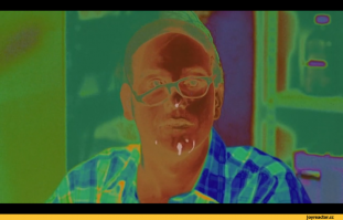 Как выглядит обычная кухня в ультрафиолетовом свете?