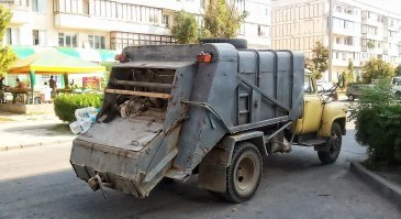 Да только "ГАЗончики"  и возили мусор, а у автора какие-то мечты, насчёт "ЗиЛ"а...