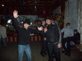 Вот молодые фермеры собрались на дискотеку. 
ЗЫ А Монро походу та ещё была...