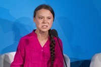 зеленым следует запретить эту игру. она меняет экосистему.. у птички украли детство.