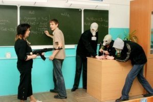 - Некогда мне тут с вами переодеваться и клоунадой заниматься!