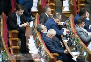 Этот, хоть дома проспал.:)