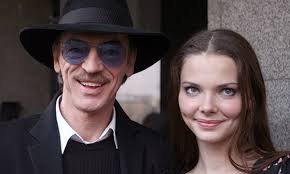 Да таких "совпадений" жопой жри...
И бОльшей частью детки в "обойме" только благодаря имени и связям своих родителей.