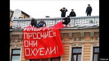 10 тысяч долларов с потолка «Газпром Арены» вывалил уральский миллиардер Игорь Рыбаков