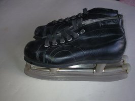 Что с коньками не так? Вы в 90-х на коньках катались? Какие у вас были коньки? У меня вот такие были: