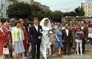 Ну скажем так, фотографии, публикующиеся в журналах "Работница" и позиционирующеся как "мода", имели очень мало общего с модой в реальной жизни :)