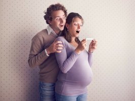 А на что они смотрят? Тест на беременность? Вроде очень поздно уже.