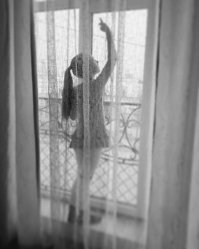 Дочь, 5 лет балета, "ставит руки":)