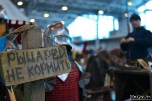 Бедные рыцари, даже поесть не дают.