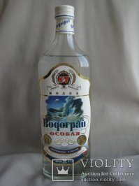 Человек внизу спросил, что за водка.
Очень подходит к сюжету и тому, что на фото. Выпуск 1988.