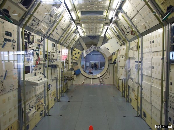 22 октября 1992 года, астронавт Мэй Кэрол Джемисон в модуле "Спейслэб" (с)



Даты немного не сходятся... но в целом, это мои придирки:

Её [Мэй Кэрол Джемисон] первый и единственный полёт [миссия Spacelab-J; Модуль LM2] на борту шаттла Индевор проходил с 12 по 20 сентября 1992 года. Его общая продолжительность составила 7 суток, 22 часа, 31 минуту и 11 секунд