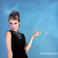 Из-за чего желтеют ногти на руках у женщин, и как можно быстро вернуть красоту