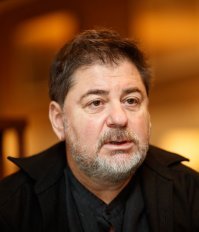 Ой, да они все патриоты и "объединяют"  Всех и не счесть