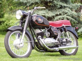 А у отца  был вот такой с коляской. Изрядно я на нём покатался:)...